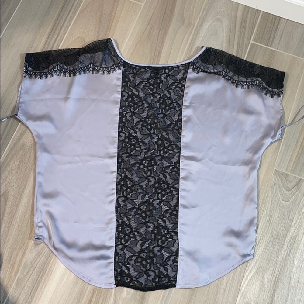 *FREE with purchase* Express | silky lace top